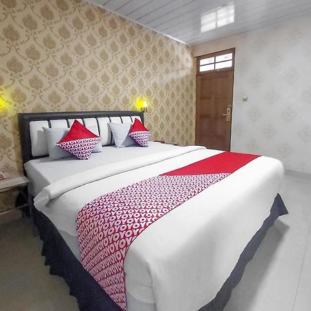 Oyo 3196 Hotel Taman Cinta Singkawang Esterno foto