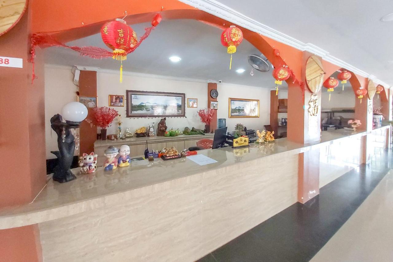 Oyo 3196 Hotel Taman Cinta Singkawang Esterno foto
