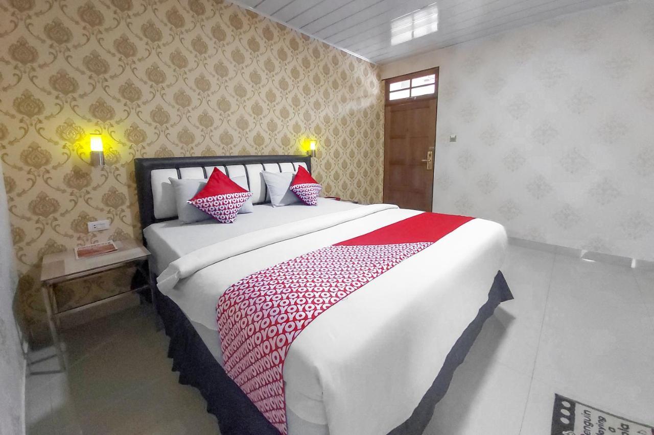 Oyo 3196 Hotel Taman Cinta Singkawang Esterno foto