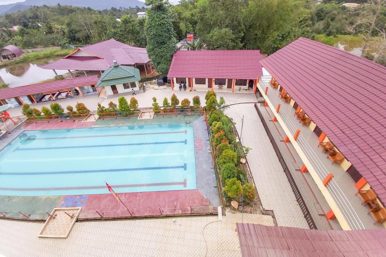 Oyo 3196 Hotel Taman Cinta Singkawang Esterno foto